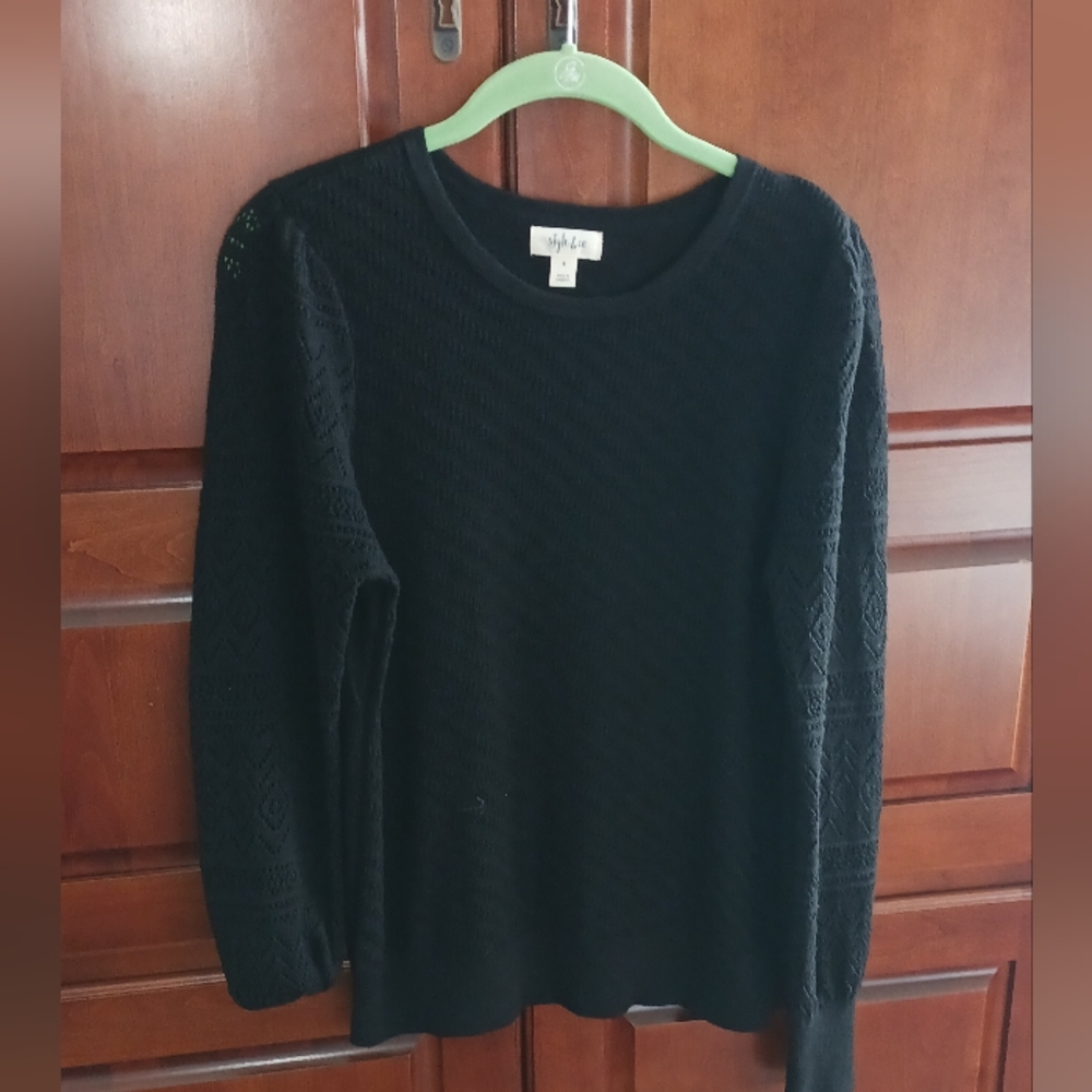 Black sweater size medium (new)